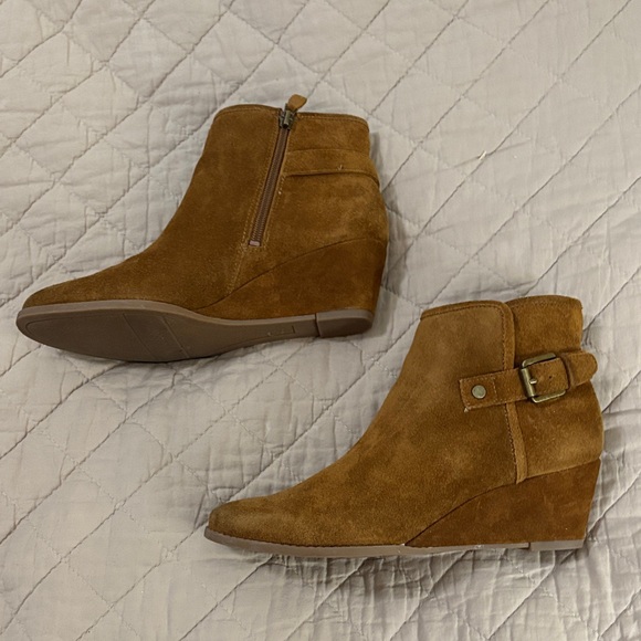 NWT! Franco Sarto Brown Wedge Ankle Boots. Cognac Suede. Sz 9. - Picture 2 of 7